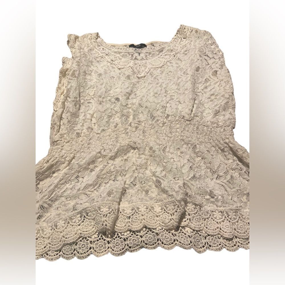 Rain size medium beautiful lace top see pics